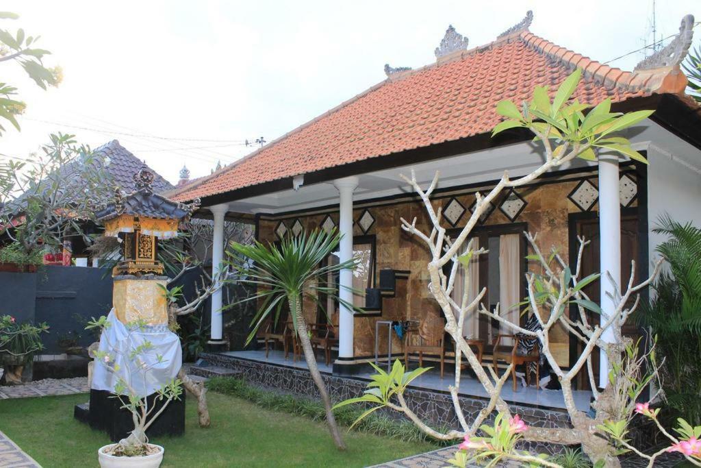 Arya Inn Enny Salon And Spa レンボンガン島 エクステリア 写真