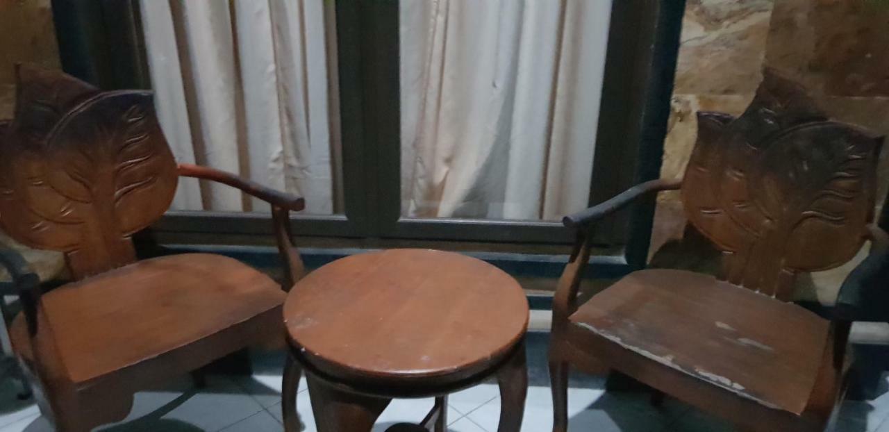 Arya Inn Enny Salon And Spa レンボンガン島 エクステリア 写真